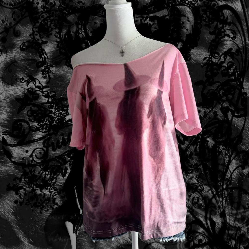 dreamy blurred tall pointed hats blurry ethereal figures whimsigoth pink top